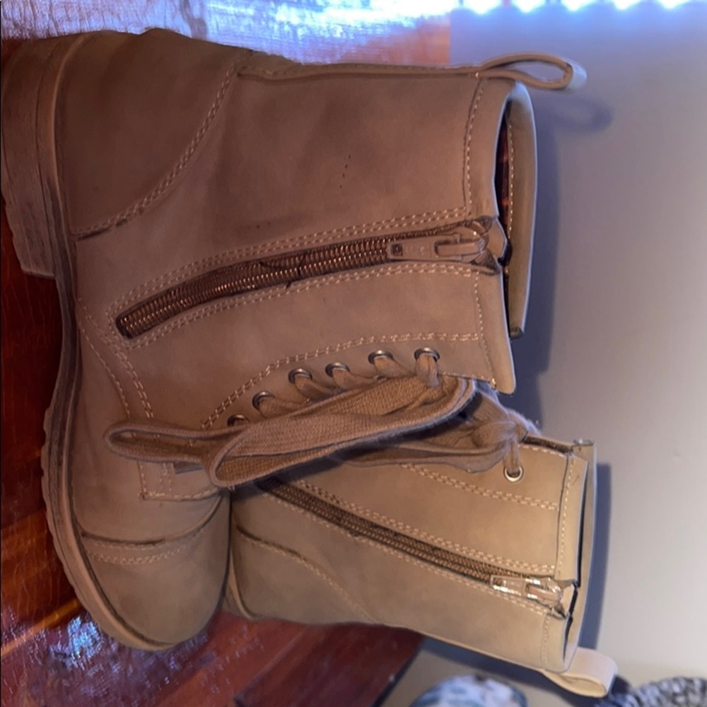 Boots - Picture 3 of 4